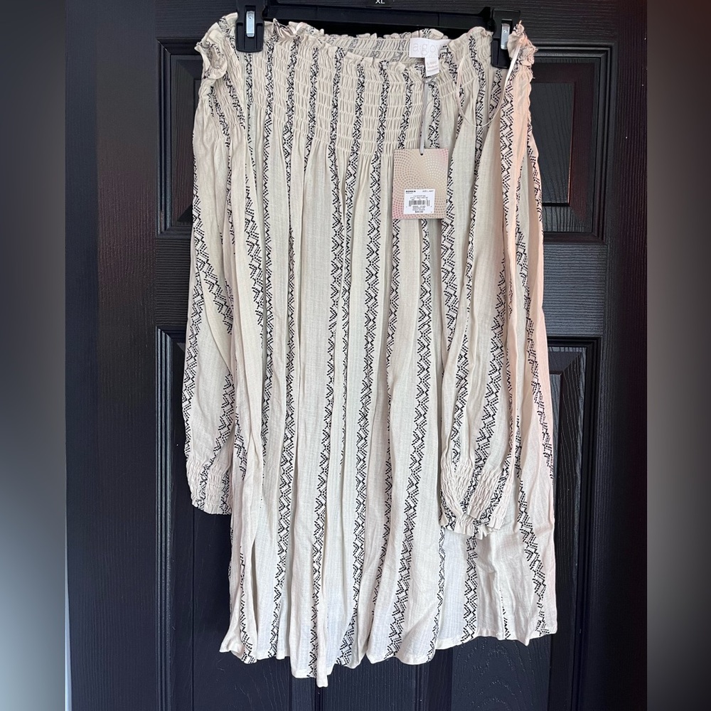 A:glow maternity off the shoulder too